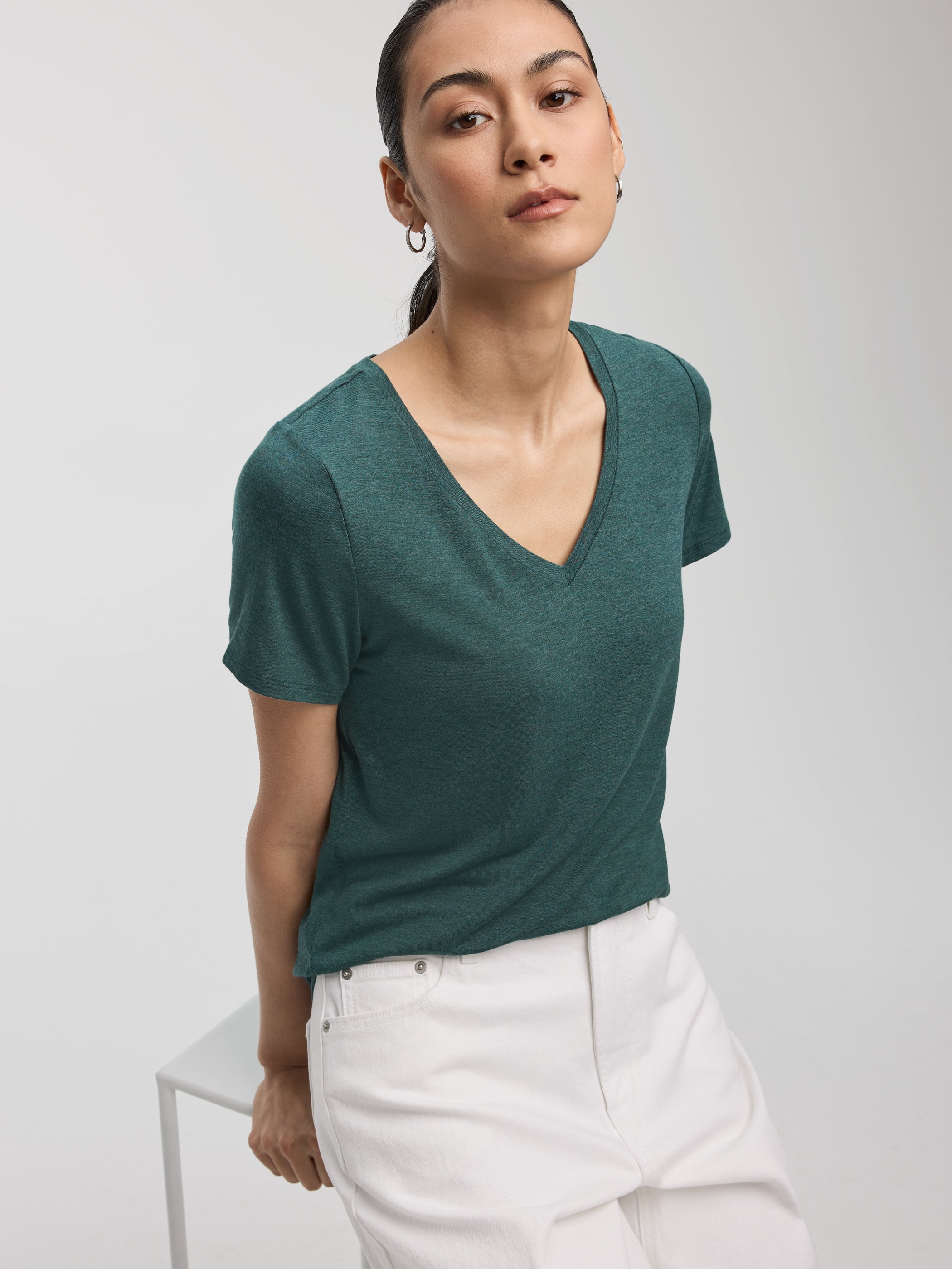 V-Neck Tee - R Essentials