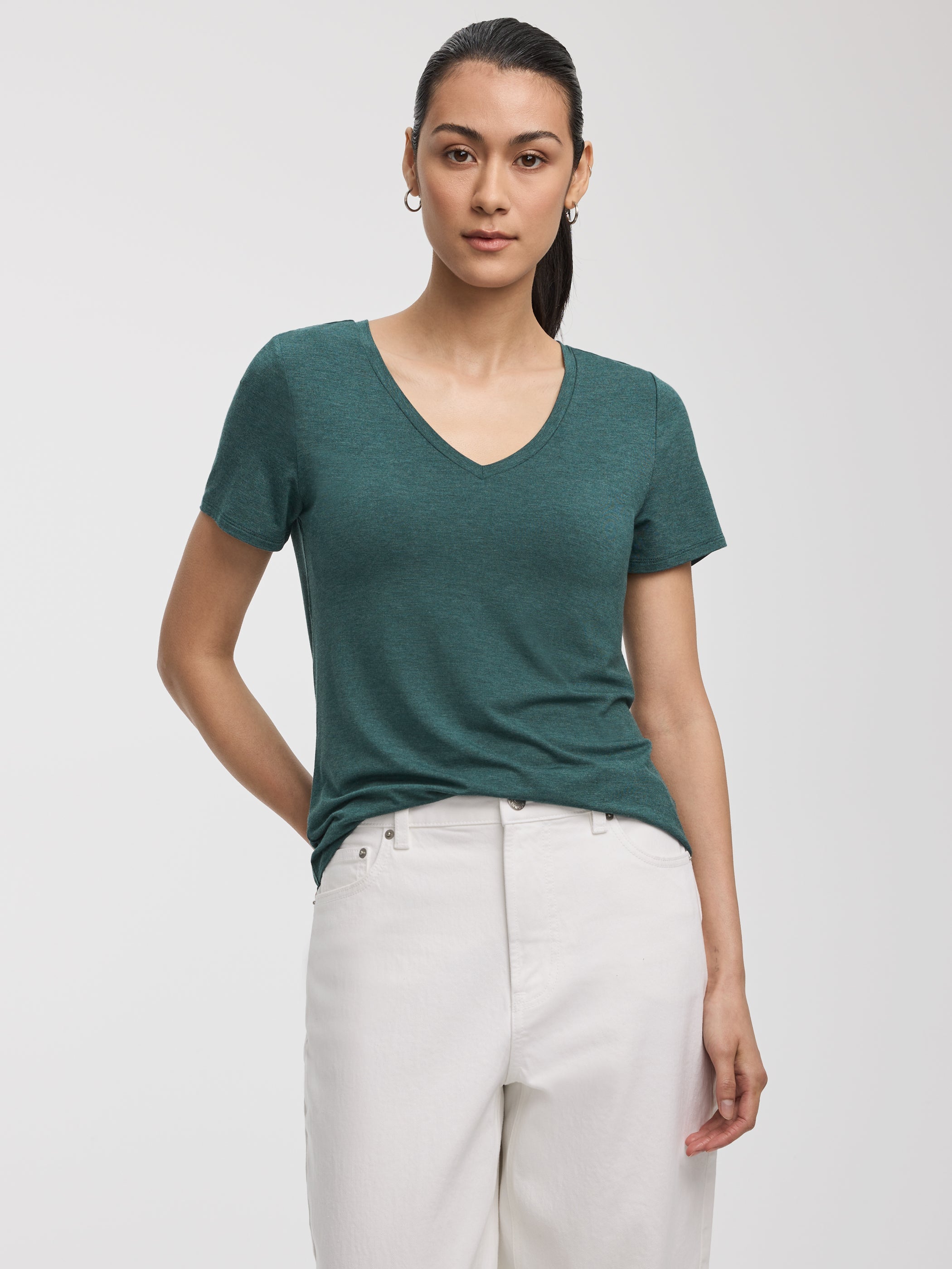 V-Neck Tee - R Essentials