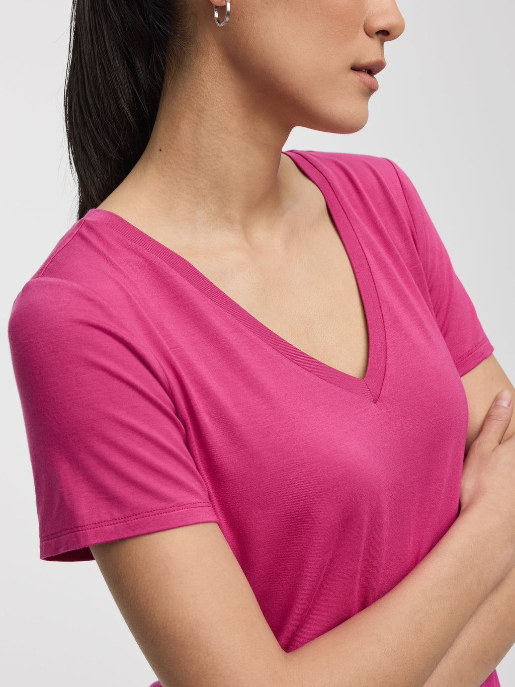 V-Neck Tee - R Essentials