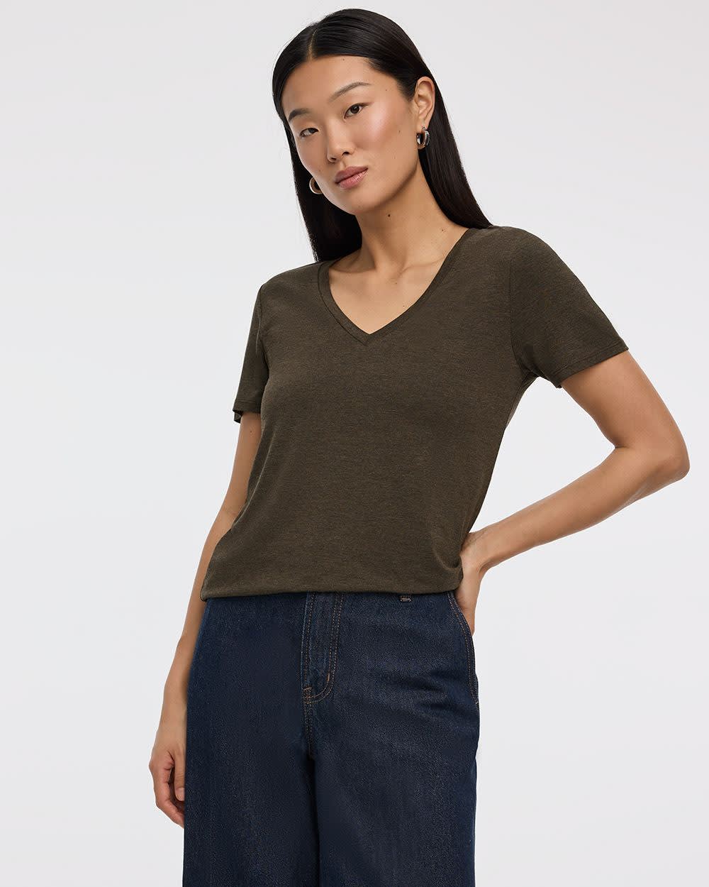 V-Neck Tee - R Essentials