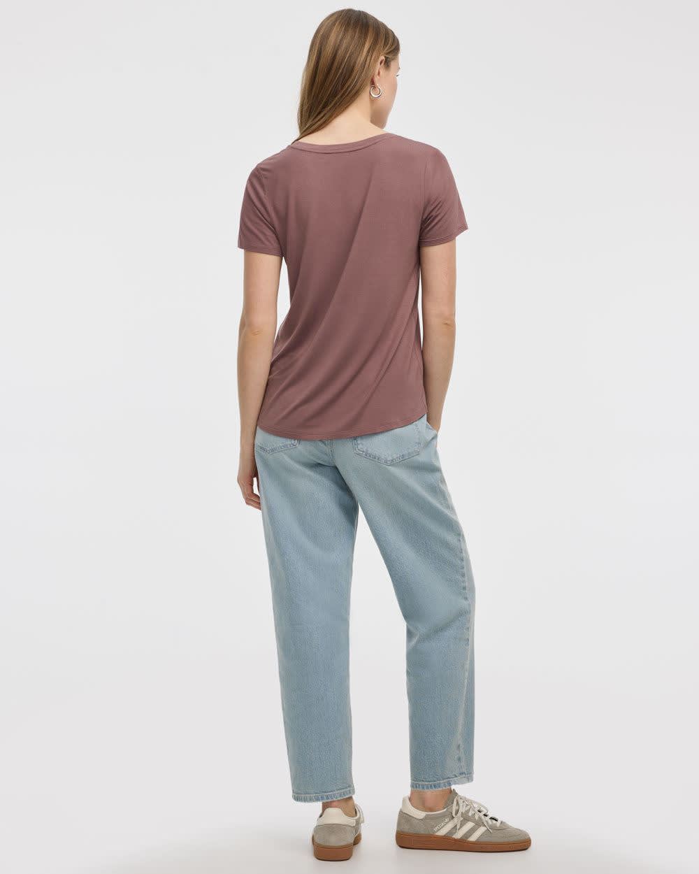 V-Neck Tee - R Essentials