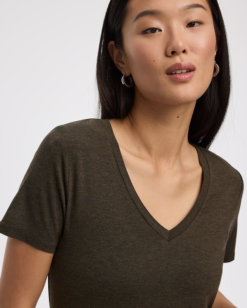 V-Neck Tee - R Essentials